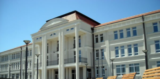 من قارب الهجرة إلى التكريم الأكاديمي