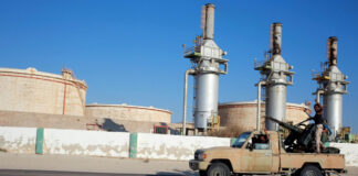 اشتباكات الزاوية تخلف أضرار جسيمة بخزانات النفط داخل المدينة