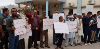 موظفو مركز غسيل الكلى يؤكدون استمرار اعتصامهم حتى تُلبى مطالبهم