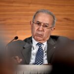 لعمامرة: الجزائر تفضّل وجود شخصيات وطنية على رأس الدول الشقيقة