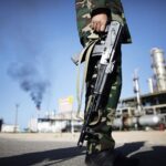 عون: خسائر النفط تجاوزت الـ 350 ألف برميل يومياً.