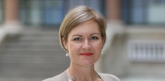 بريطانيا: على المرشحين عدم شغل مناصبهم العامة حتى الانتخابات