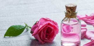 فوائد ماء الورد للشعر