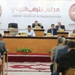 نواب يطالبون بإيقاف الحكومة و”يتبرؤون من فسادها”