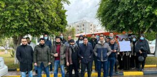 وقفة احتجاجية للعناصر الطبية تضامنا مع الطبيبين المحتجزين