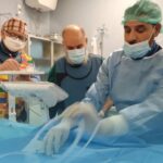 فريق طبي بريطاني يشرع في إجراء عمليات علاجية للأطفال بمستشفى القلب