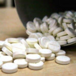 مواطن يسلم كمية كبيرة من المخدرات كانت مخبأة بسيارته