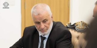 وزير الثروة البحرية يشدد على اتباع تعليمات رئاسة الحكومة