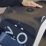 روبوت على شكل قطة لأول مرة في مطاعم بريطانيا لتعويض نقص الموظفين