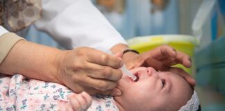 اليونيسف تقدم نصف مليون جرعة من التطعيم الفموي ضد شلل الأطفال