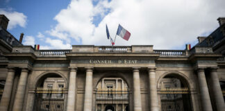 محكمة فرنسية تطالب مؤسسة النفط بسداد ديون على ليبيا إبان حكم القذافي