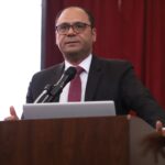 عبدالجليل يستعرض إستراتيجية وزارة الصحة لإصلاح القطاع