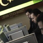 عمال الشركات العامة يحتجون على قرار الدبيبة بشأن خصخصة الشركات العاملين بها