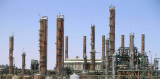 خبراء نفطيون يشككون بمزاعم إعلان مؤسسة النفط ارتفاع معدلات الإنتاج.. فما الأسباب؟